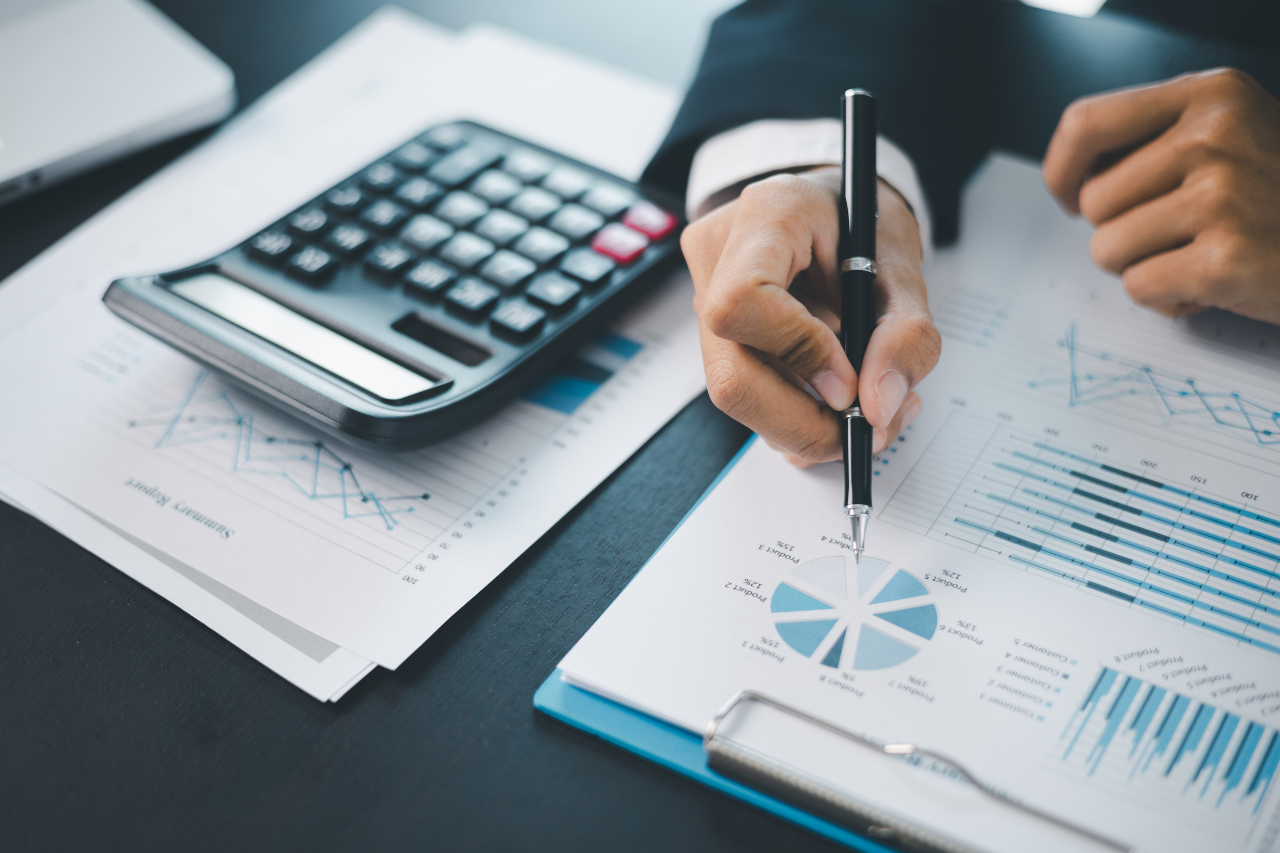 Analyzing financial reports for portfolio management service